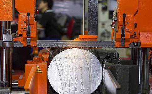 彭州立式金属带锯床切削出现跑带故障解决方法！